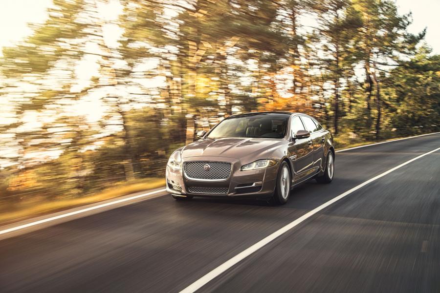  Jaguar XJ Portfolio 2015 года  (фото 2 из 13)